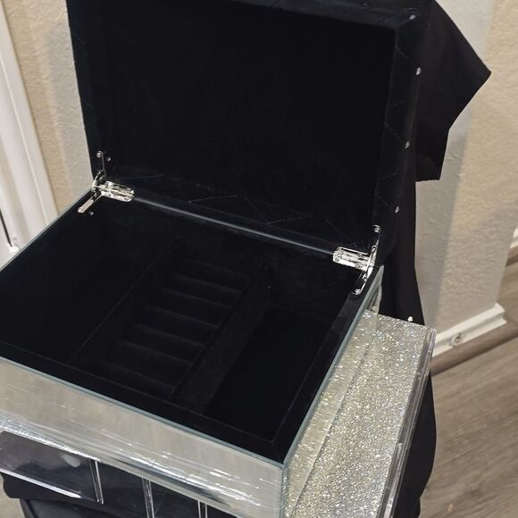 At Home Studded Velvet Mirrored Jewelry Storage Box - Picture 5 of 11